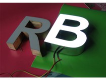 LED樹脂發(fā)光字廠家的制作方法是什么呢？山西德軒做字廠和您分析